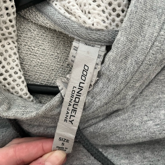 Pullover Lorna Jane hoodie with pockets - Picture 3 of 4